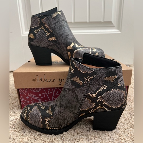 MUK LUKS Women's Yellowstone Yardley Boots - Picture 3 of 14